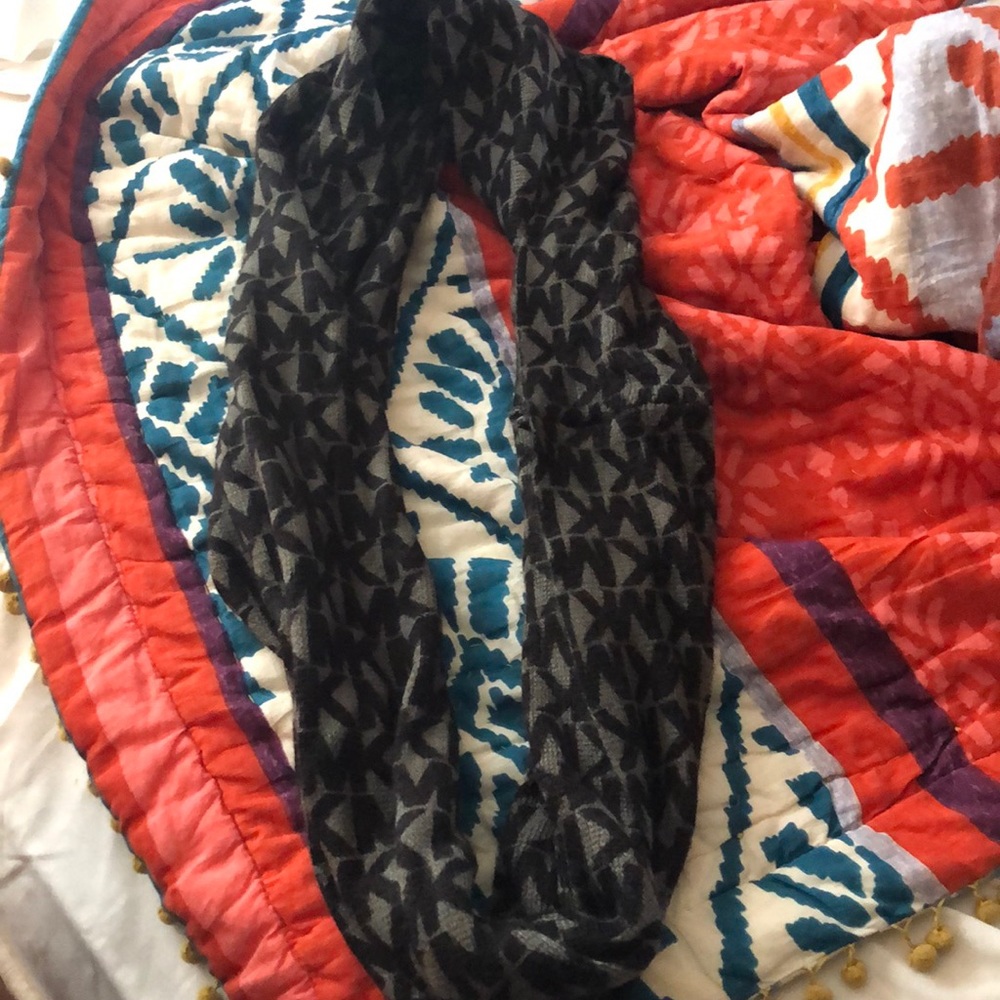 Micheal Kors Infinity Scarf View 2